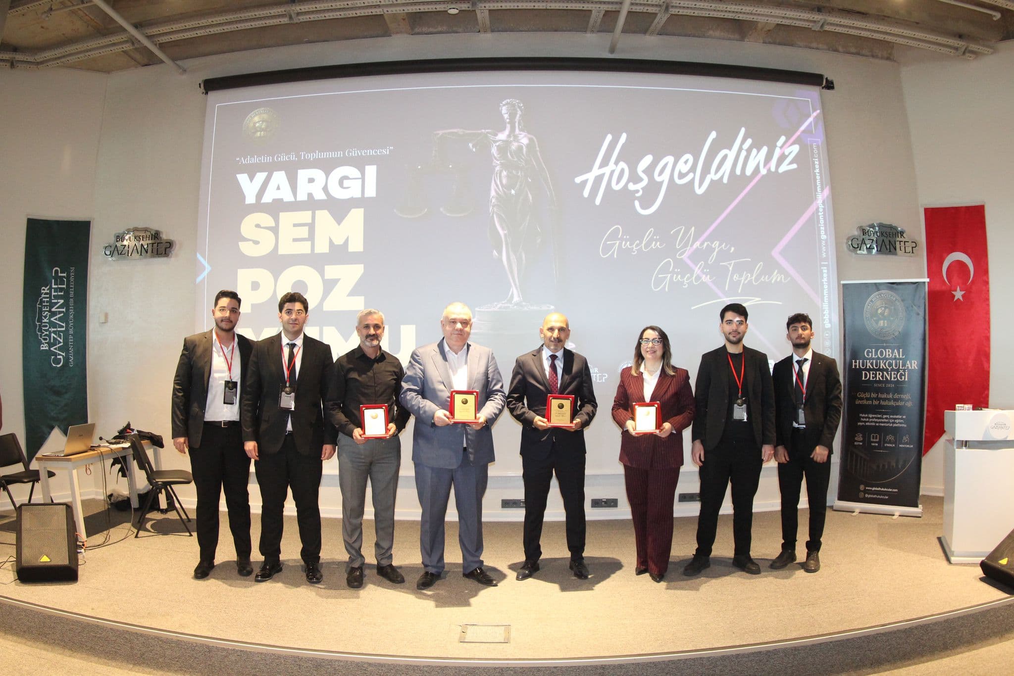 YARGI SEMPOZYUMU: PLAKET TÖRENİ